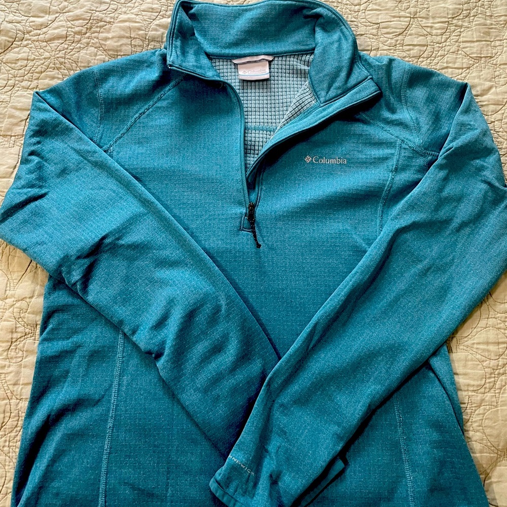 Women’s Columbia teal fleece quarter zip. Excellent condition.
